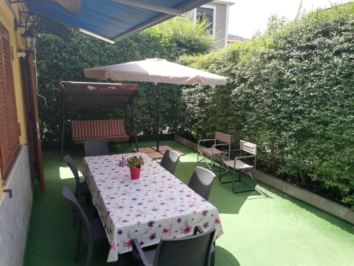 Depandance Con Piscina In Uso In Esclusivo In B&B SantʼAntonio Abate Exterior foto