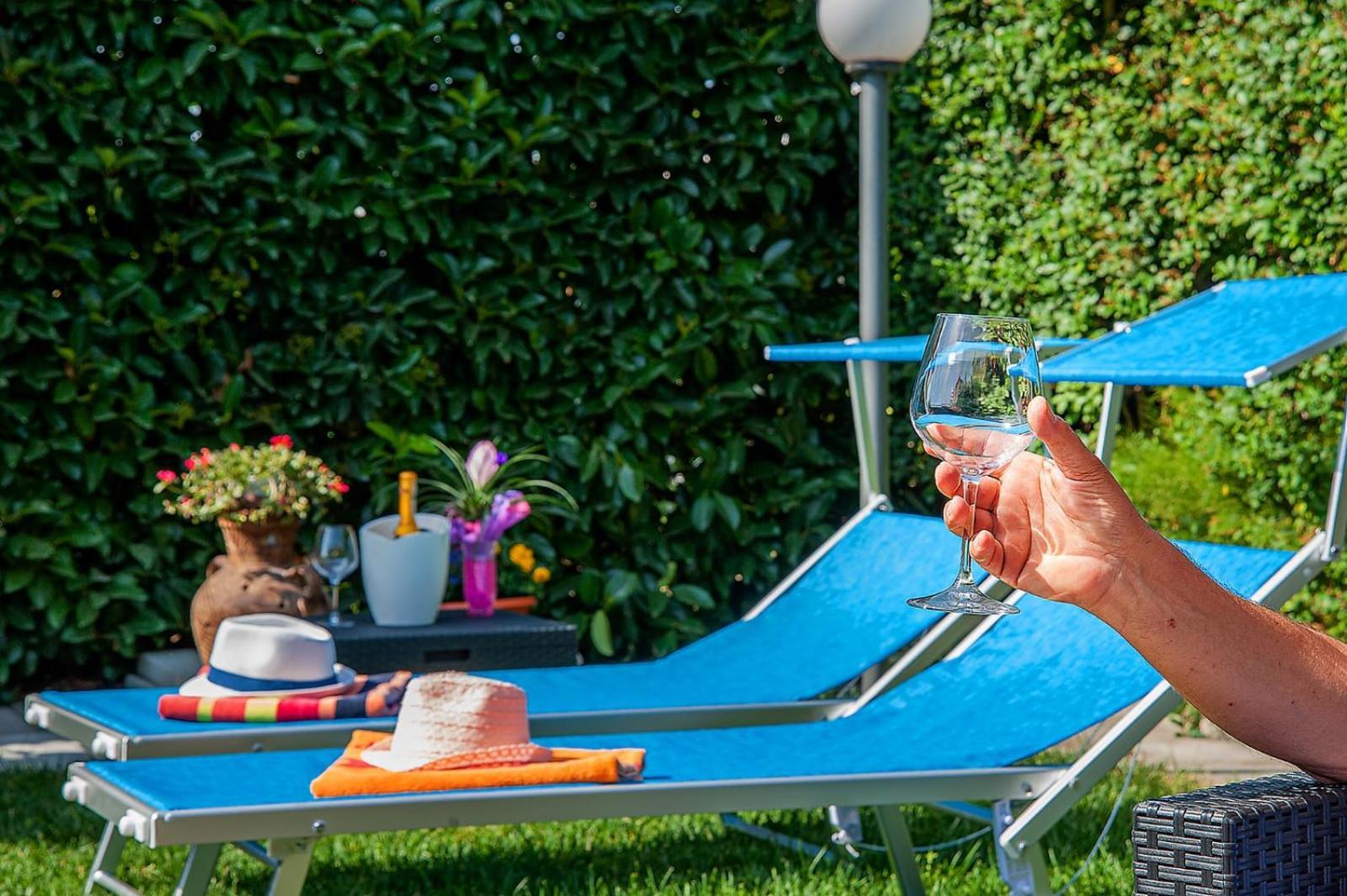 Depandance Con Piscina In Uso In Esclusivo In B&B SantʼAntonio Abate Exterior foto